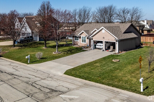 I-435 West KC-KS features peaceful blocks of classic ranch-style residences.