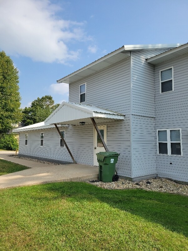 720 Pine St Unit 2, Dumont, IA 50625