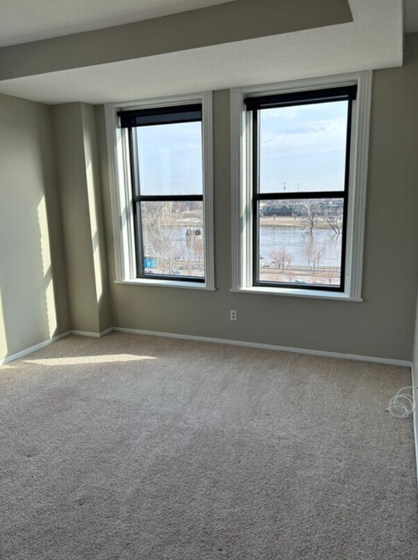 Block V, Grand Forks, ND 58203 - photo 3