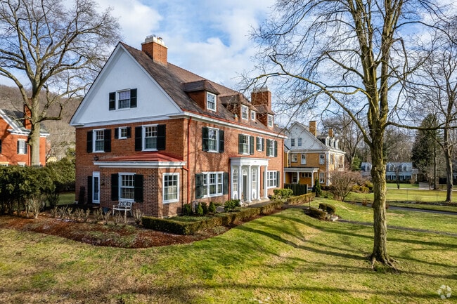 Well manicured single family home in Sewickley neighborhood.