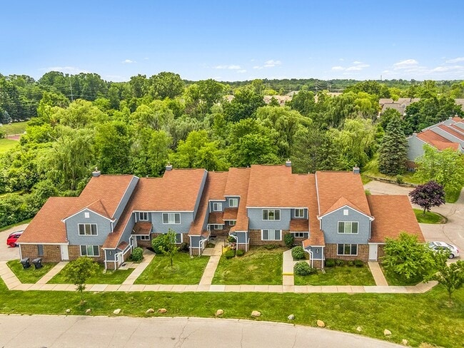 6424-Silverbrook-W-W-Bloomfield-Township-MI-56_1000px