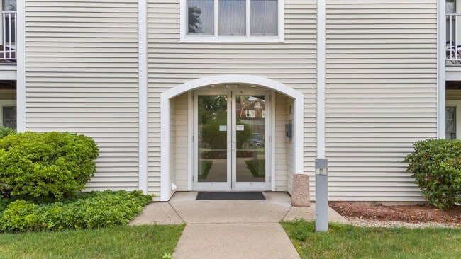 Bay Point Apartments, Niantic, CT 06357 - photo 3