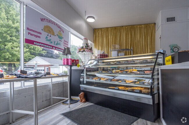 Hot Mama's and Bebe Kakes serves delicious pierogies and custom sweets in Mars.