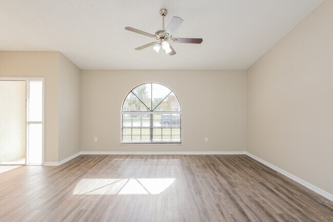 8823 Gum Tree Ave, New Port Richey, FL 34653 - photo 4