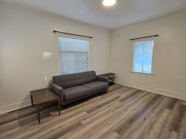 1049 56th St unit Upper, Emeryville, CA 94608 - photo 7