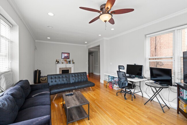 433 W Wellington Ave unit 2S, Chicago, IL 60657 - photo 2