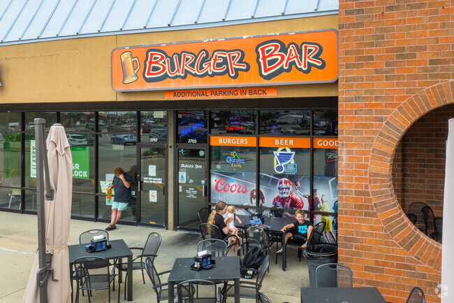 Burger Bar in Springfield South Corridor has outdoor patio seating.