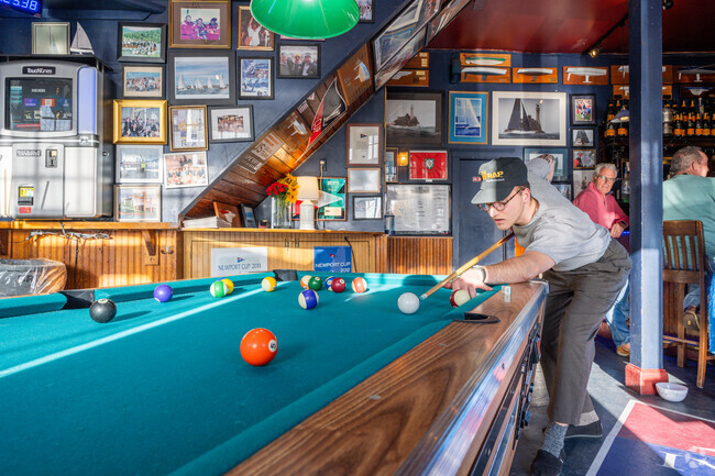 Bars, billiards and brews are just a short walk away on Thames St. near Kay/Catherine.