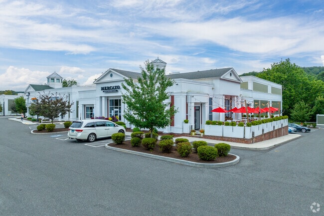 Mercato Italian Kitchen & Bar  serves small plates and classic Italian entrees in Southbury.