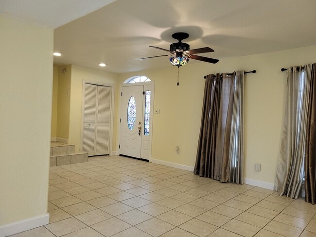 10813 Sandpiper Dr, Houston, TX 77096 - photo 5