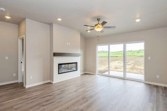 1025 Switchgrass Ln, Ely, IA 52227 - photo 3