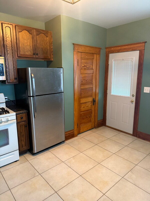 208-212 Blackhawk St unit 210, Aurora, IL 60506 - photo 6