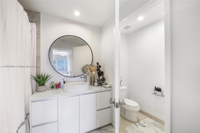 Courts Brickell Key unit 3204, Miami, FL 33131 - photo 6