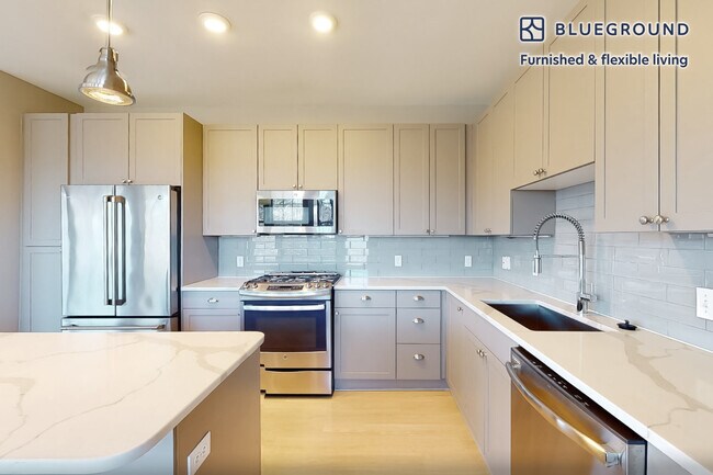 160 Boylston St unit FL1-ID5312A, Chestnut Hill, MA 02467 - photo 6