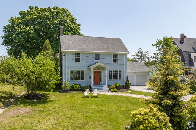 Many of the homes in Loveitts Field share a Colonial-revival style.