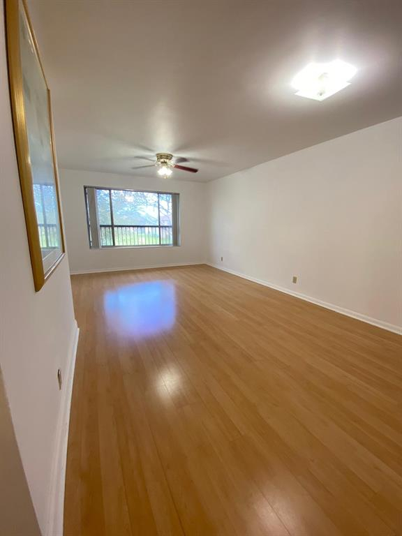 907 Twin Lakes Dr, Coral Springs, FL 33071