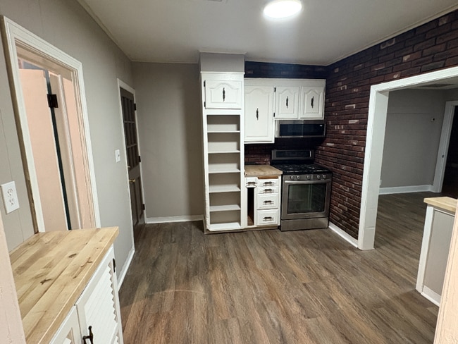 75 Whiting St unit Floor 2, New Britain, CT 06051 - photo 3