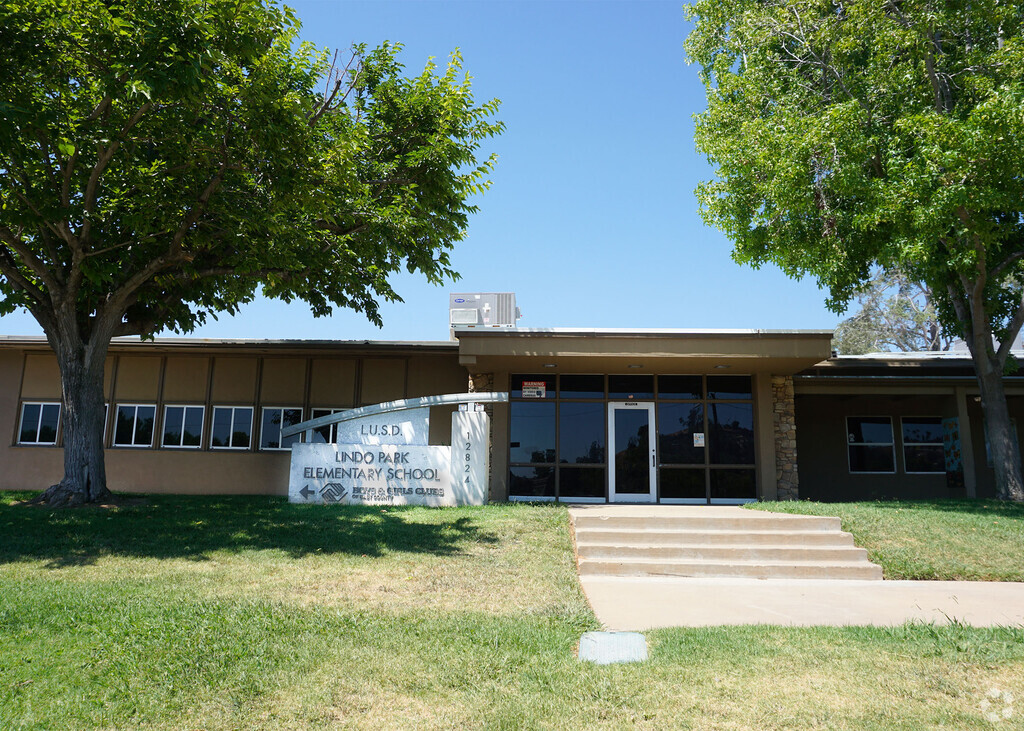 Main entrance to Lindo Park Elementary School is in Lakeside, Lakeside CA.