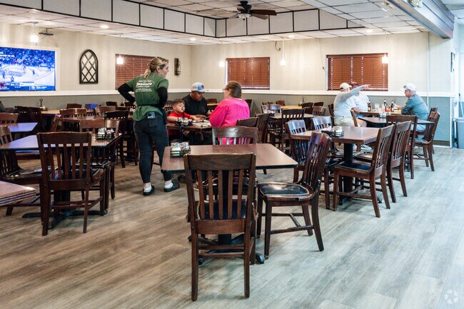 The Paisano Pizzeria in the City of  Benbrook offers traditional hand thrown Pizza and Italian delicacies.