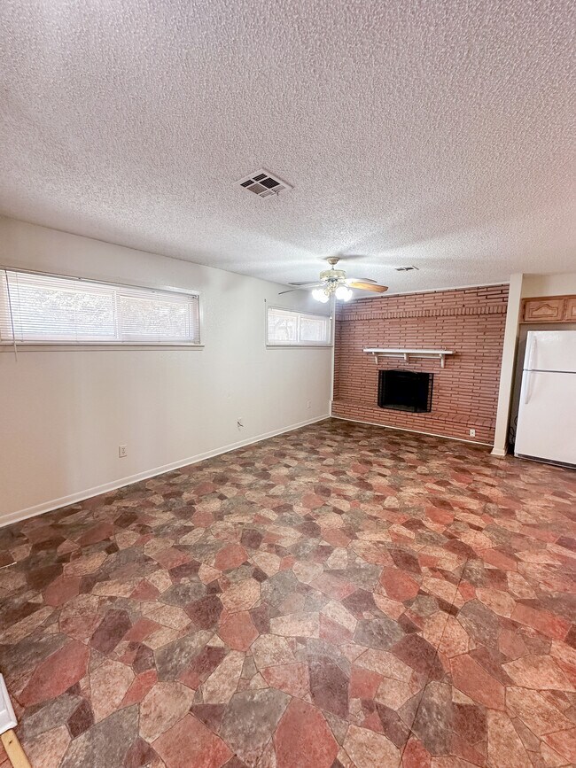 924 NW Runyon Rd, Lawton, OK 73507 - photo 5