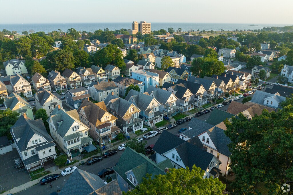 112 Sims St, Bridgeport, CT 06604