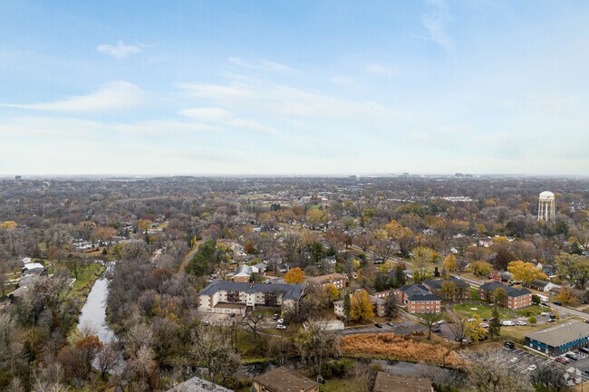 Minnehaha Creek runs through the southern edge of the neighborhood.
