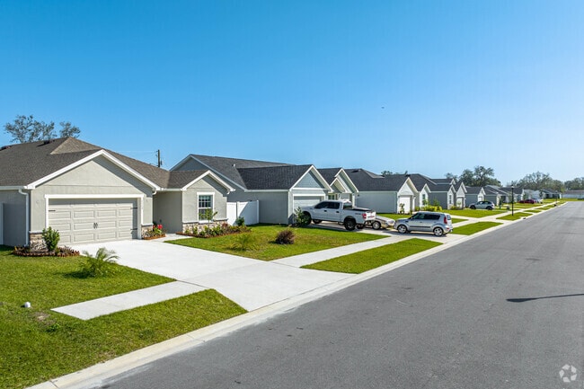 Waters Edge at the Lakes Subdivision developed by Highlands homes offeres custom built homes.
