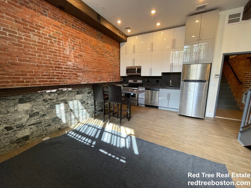 1030 Commonwealth Ave, Boston, MA 02215 - photo 1