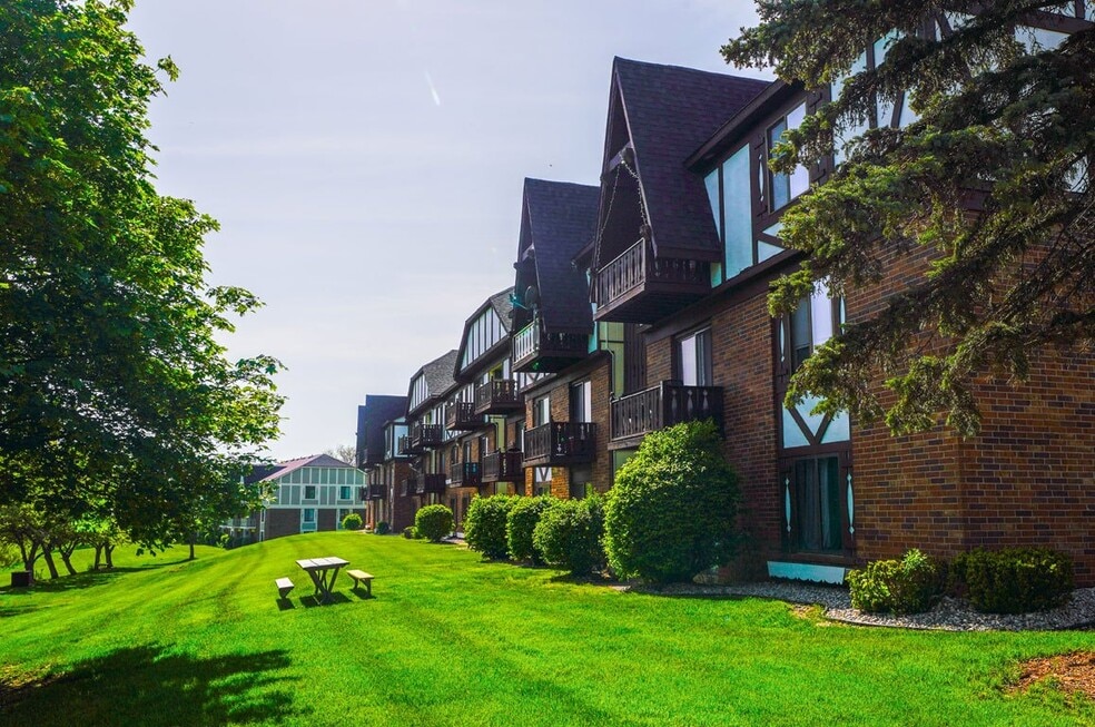 Wingate Apartments 3151 Wingate Dr, Grand Rapids, MI