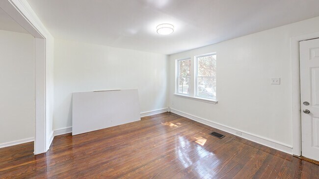 2854 Yorkship Rd, Camden, NJ 08104 - photo 2