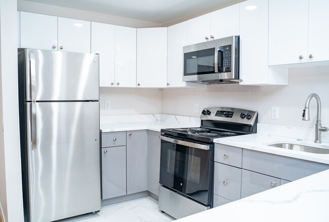 Kenmore Apartments, Southington, CT 06489 - photo 2