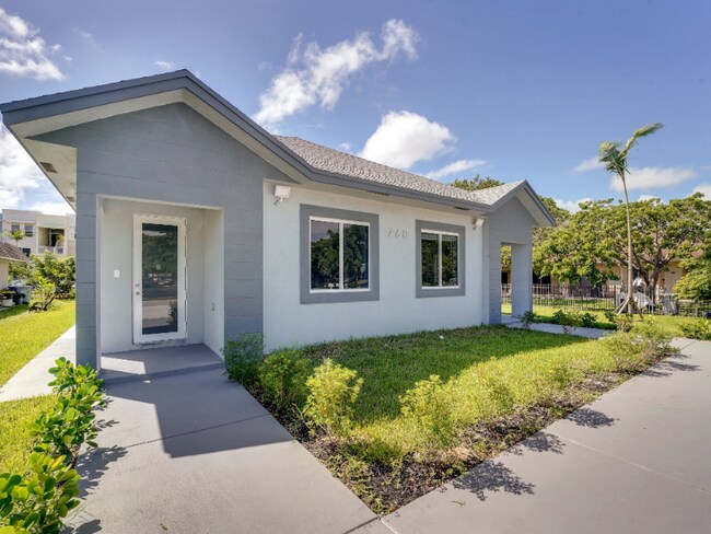 760 SW 10th St unit A, Pompano Beach, FL 33060 - photo 2