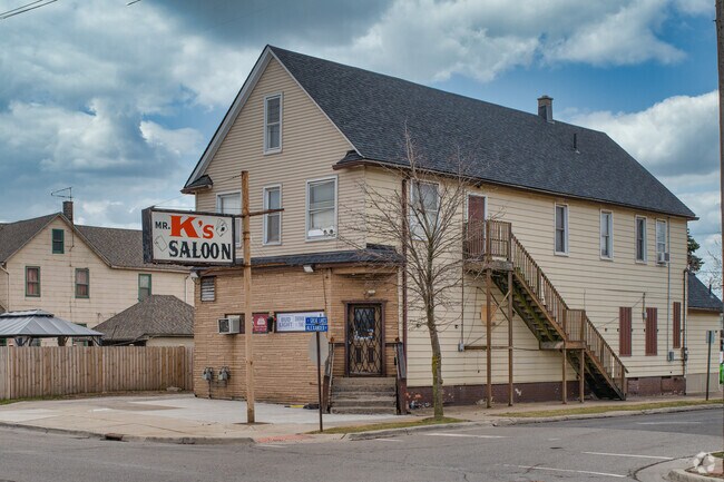 A favorite watering hole in River Rouge is Mr. K's Saloon where you can get a drink and a meal.