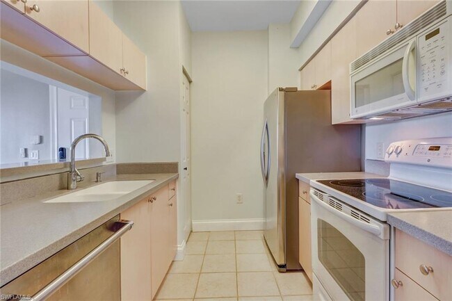 1180 Reserve Way unit 302, Naples, FL 34105 - photo 4