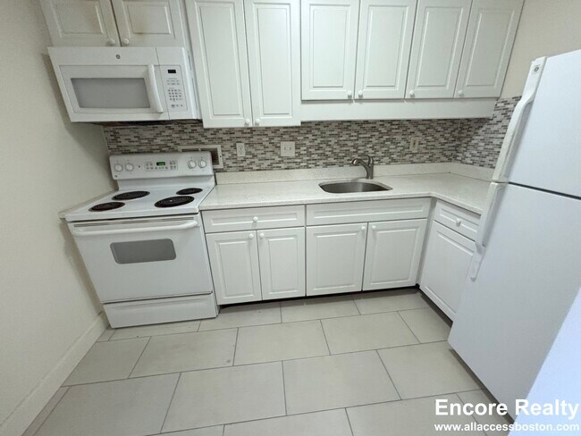 57 Monmouth St unit 710, Brookline, MA 02446 - photo 6