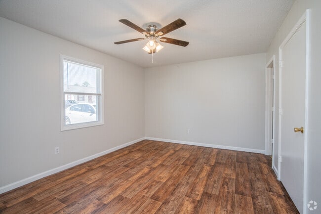 1BR, 1BA - 640SF - Bedroom