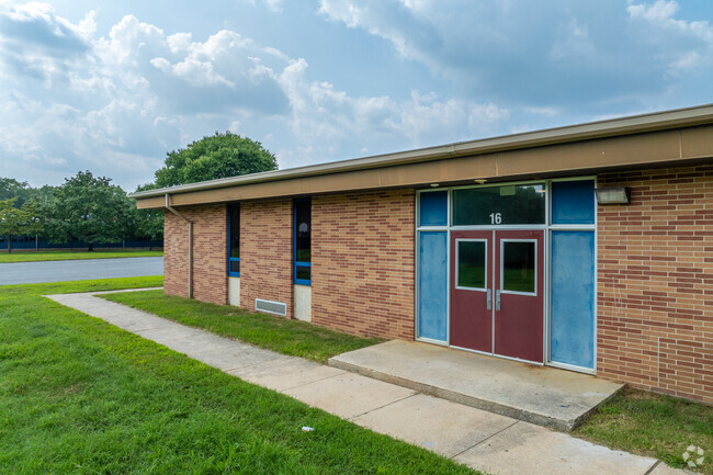 Cherry Street Elementary School has scored an overall C- from Niche.