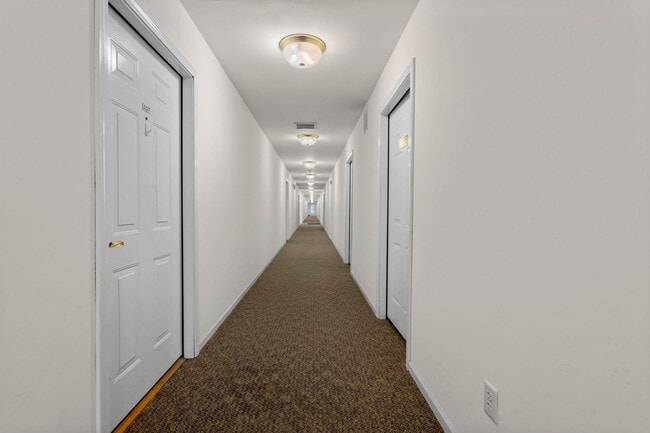 Bay Point Apartments, Niantic, CT 06357 - photo 7
