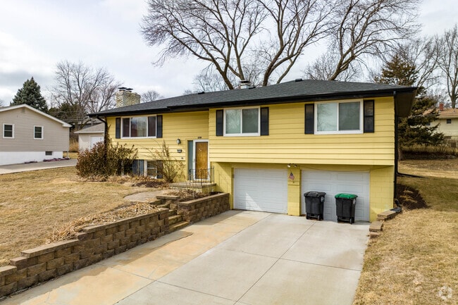 You will find homes in the neighborhood of Prairie Lane come in many different colors.