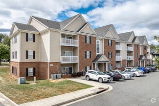 1047 E Lawn Dr, Forest, VA 24551