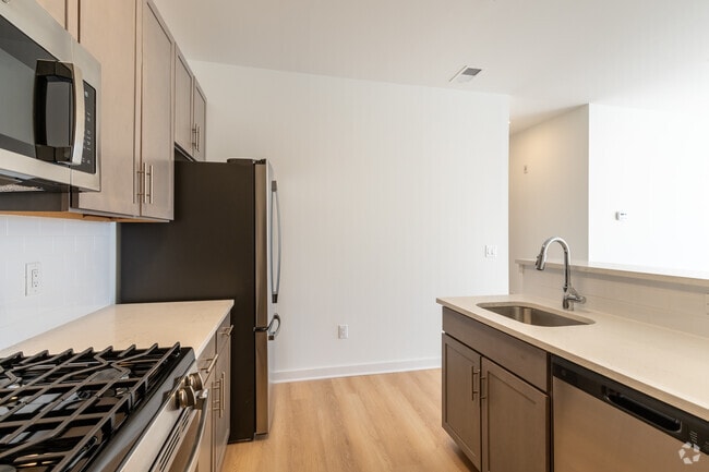 2BR, 2BA +Den - 1,140SF