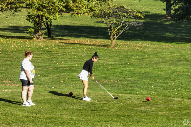 Shoaff Park Golf Course is available to residents in the Fort Wayne area.