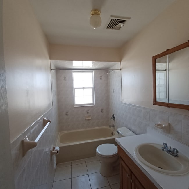 1013 Walnut St unit 1, Roselle, NJ 07203 - photo 4