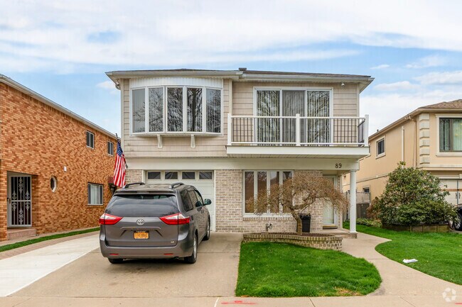 Detached Cape Cods and ranches range from $700,000 to $1 million in Bulls Head.