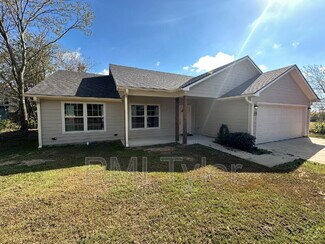 1109 Engle St, Mineola, TX 75773