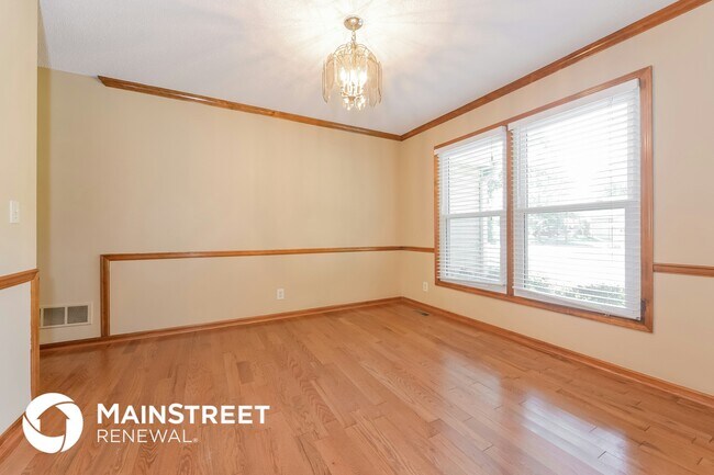 11531 S Lennox St, Olathe, KS 66061 - photo 5