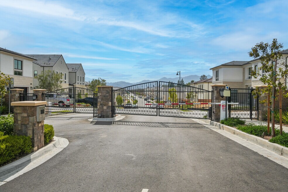 20568 Edgewood Ct, Los Angeles, CA 91311 - photo 1