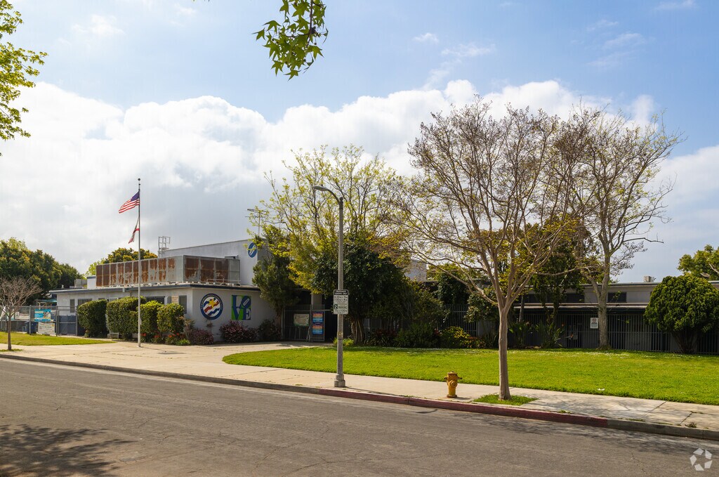 Loyola Village Elementary School in Los Angeles, CA serves students in grades K-5.