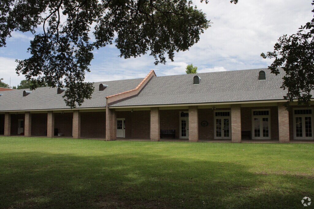 Main entrance of St. Luke's Episcopal School