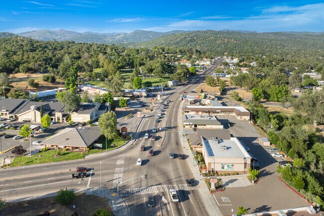 Highway 41 runs through Oakhurst on its way to Yosemite National Park.